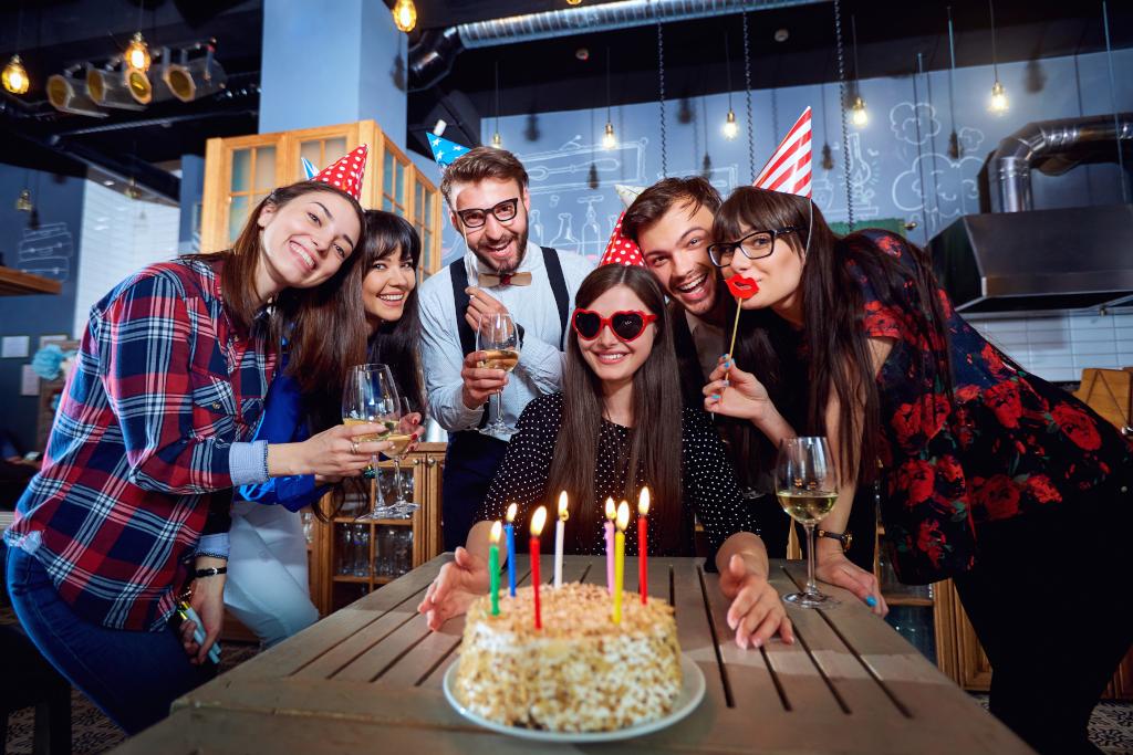 intimate birthday party ideas for small gatherings with close friends